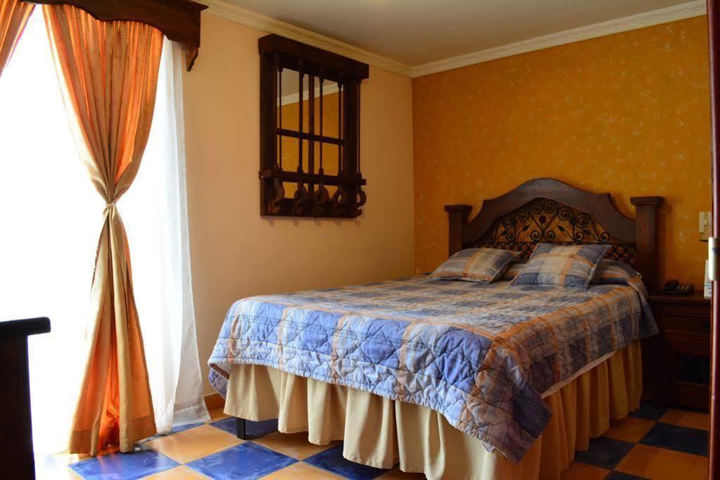Hotel Casa Colonial Санта Роса де Кабал Екстериор снимка